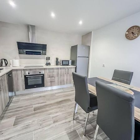 Modern 2 Bed Apartment With Pool In ฟรีฮิเลียนา ภายนอก รูปภาพ