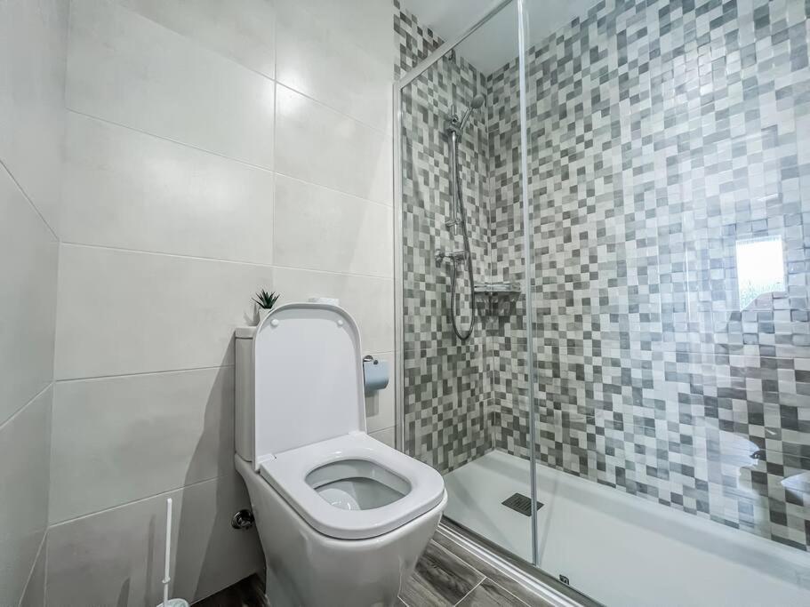 Modern 2 Bed Apartment With Pool In ฟรีฮิเลียนา ภายนอก รูปภาพ