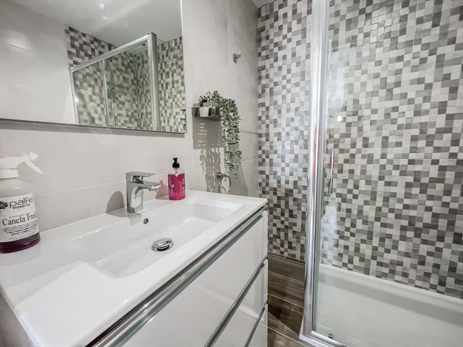 Modern 2 Bed Apartment With Pool In ฟรีฮิเลียนา ภายนอก รูปภาพ
